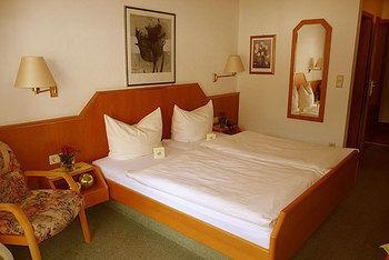 Hotel Garni Cafe Raepple Бад-Петерсталь-Грисбах Экстерьер фото